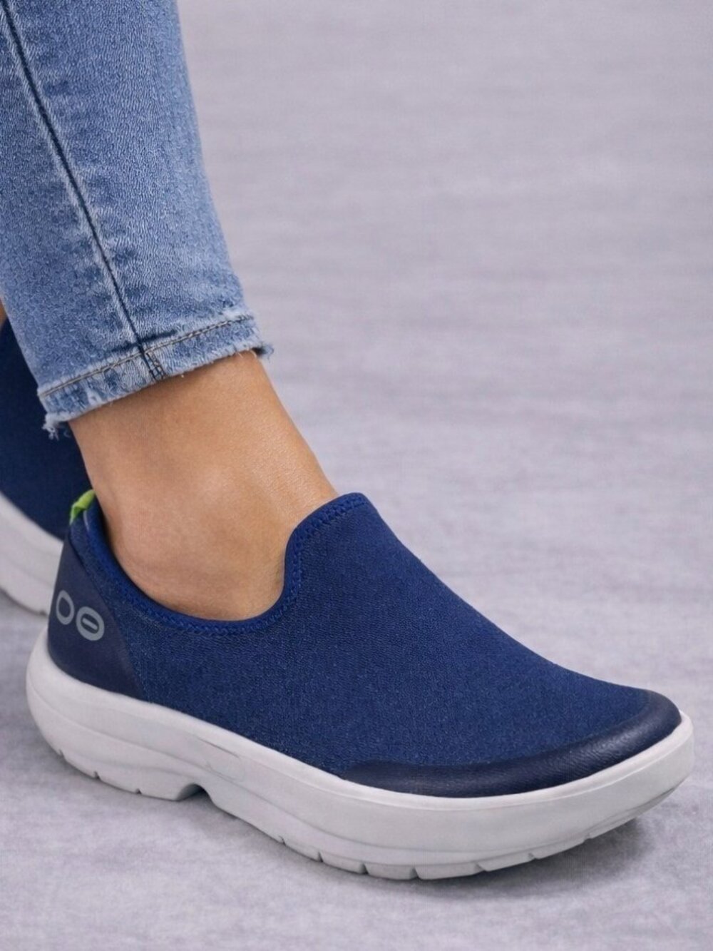 (New) OOFOS – OOmg eeZee Low Recovery Shoes (Navy) – Women's 7 - Picture 2 of 16